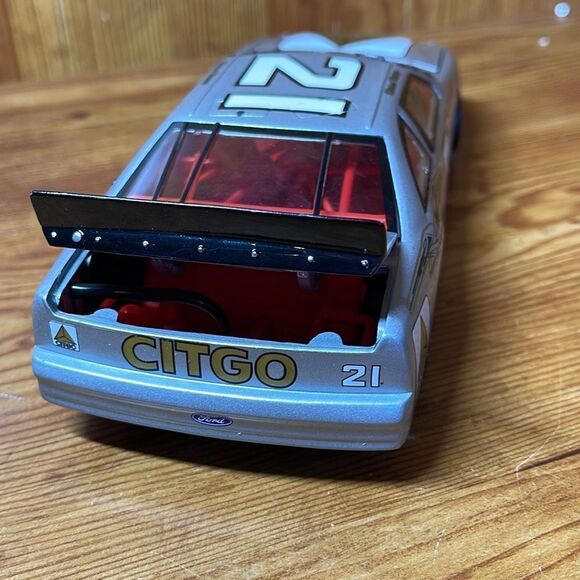 Star Trek First Contact 1996 NASCAR Michael Waltrip Diecast Stock Car Winston - Picture 8 of 9